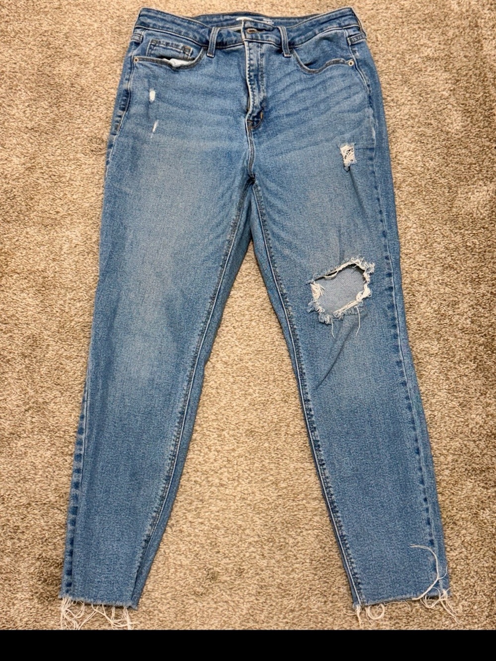 Old Navy Women's Light Blue Distressed Skinny Jeans